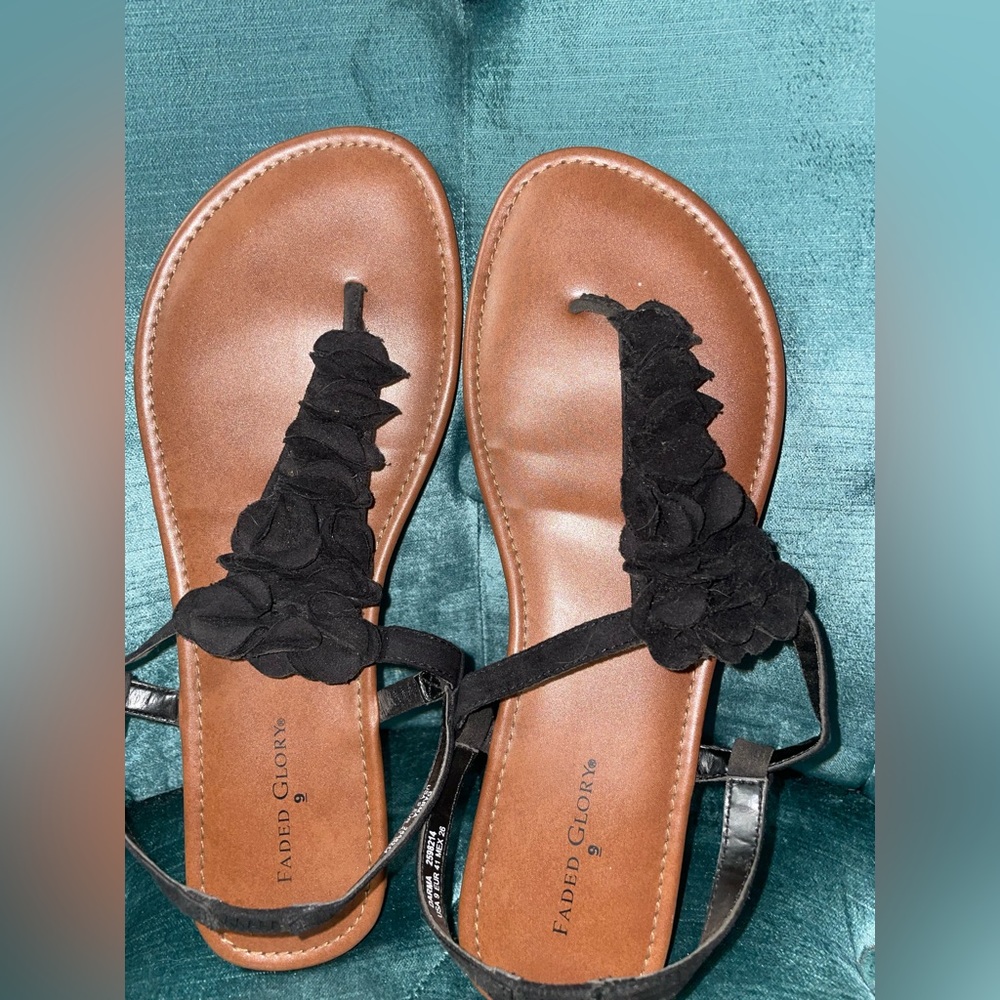 Size 9 black ruffle sandals
